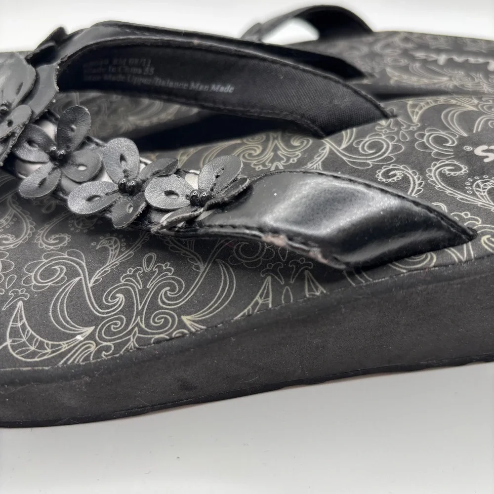Clarks Sandals Womens 8 Black Floral Paisley Wedge Flip Flops 60049